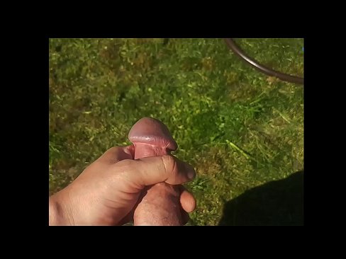 ❤️ Warm hottie laat haar pienk poesie naai en kom met 'n spuit in 'n somertuin ❤️ Russiese pornografie by ons ❌️
