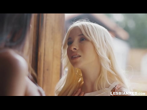 ❤️ Meisie kom 'n paar maande later by die huis en eet uiteindelik haar stiefma se poes ❤️ Russiese pornografie by ons ❌️